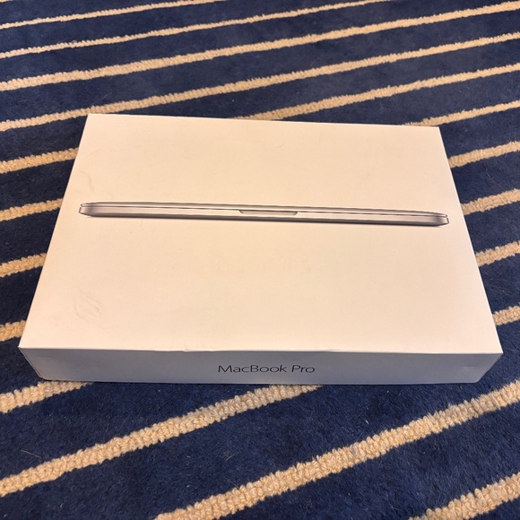 Apple MacBook Pro 13.3" Laptop - Picture 2 of 13